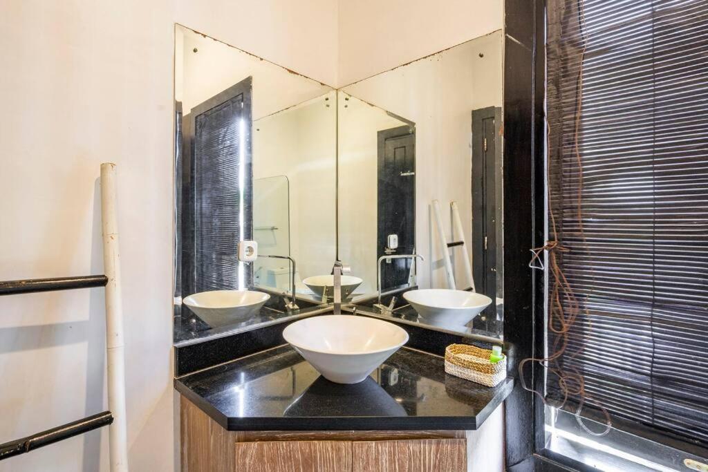 Villa Lingkar 89A Canggu Екстериор снимка