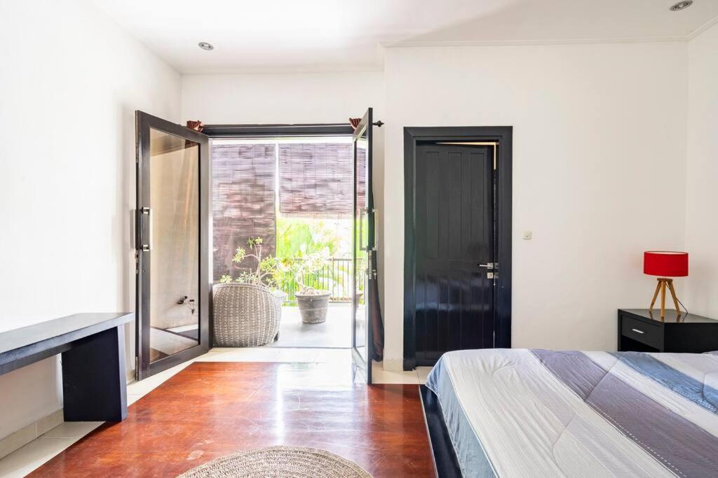 Villa Lingkar 89A Canggu Екстериор снимка