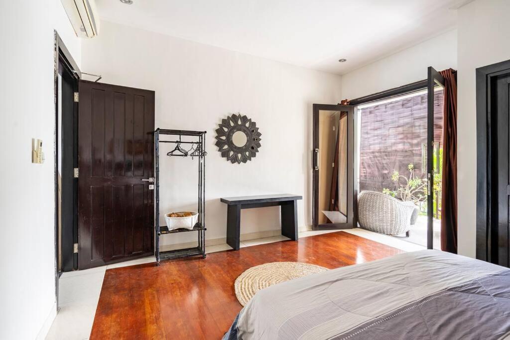 Villa Lingkar 89A Canggu Екстериор снимка